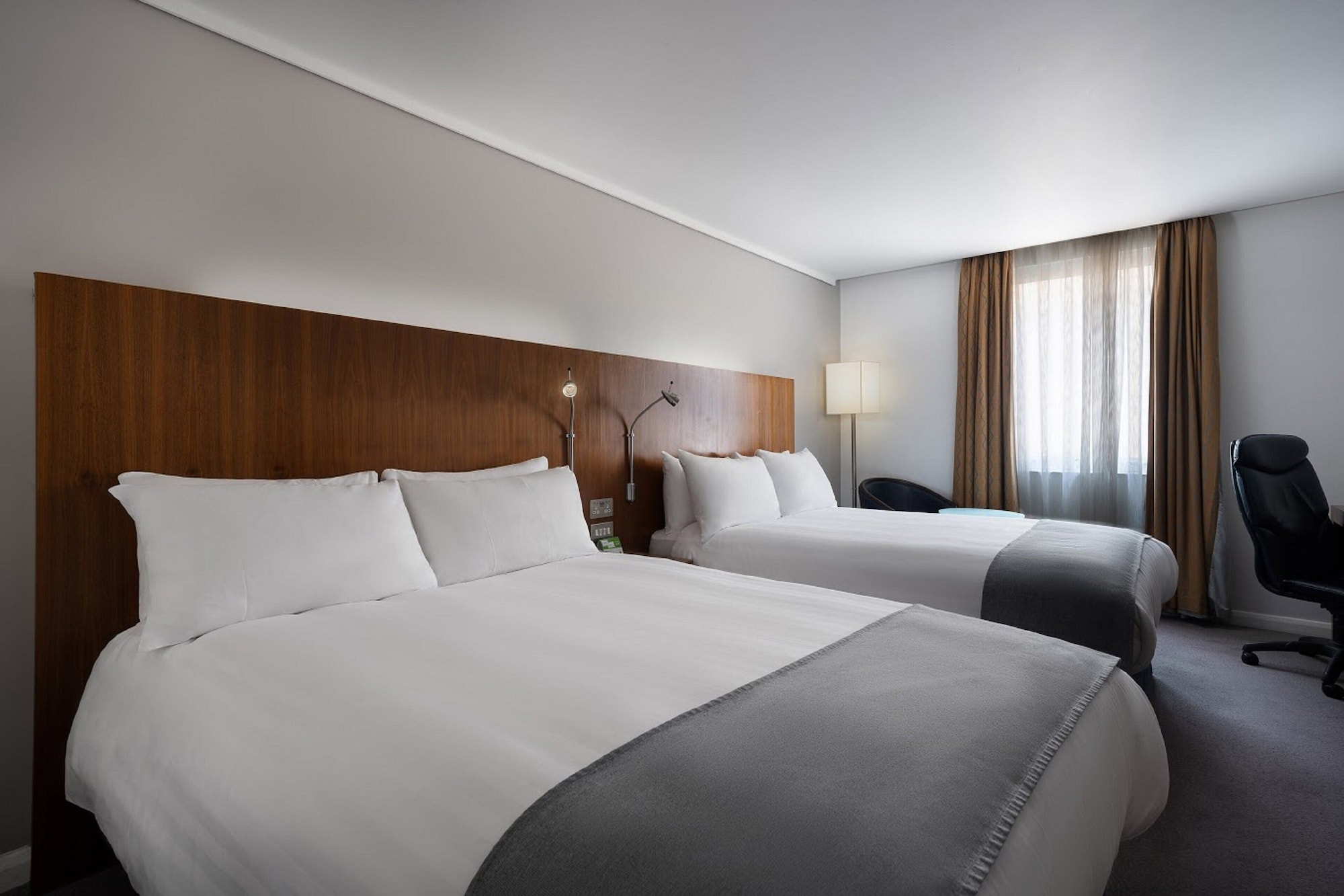 STANDARD, 2 DOUBLE BEDS