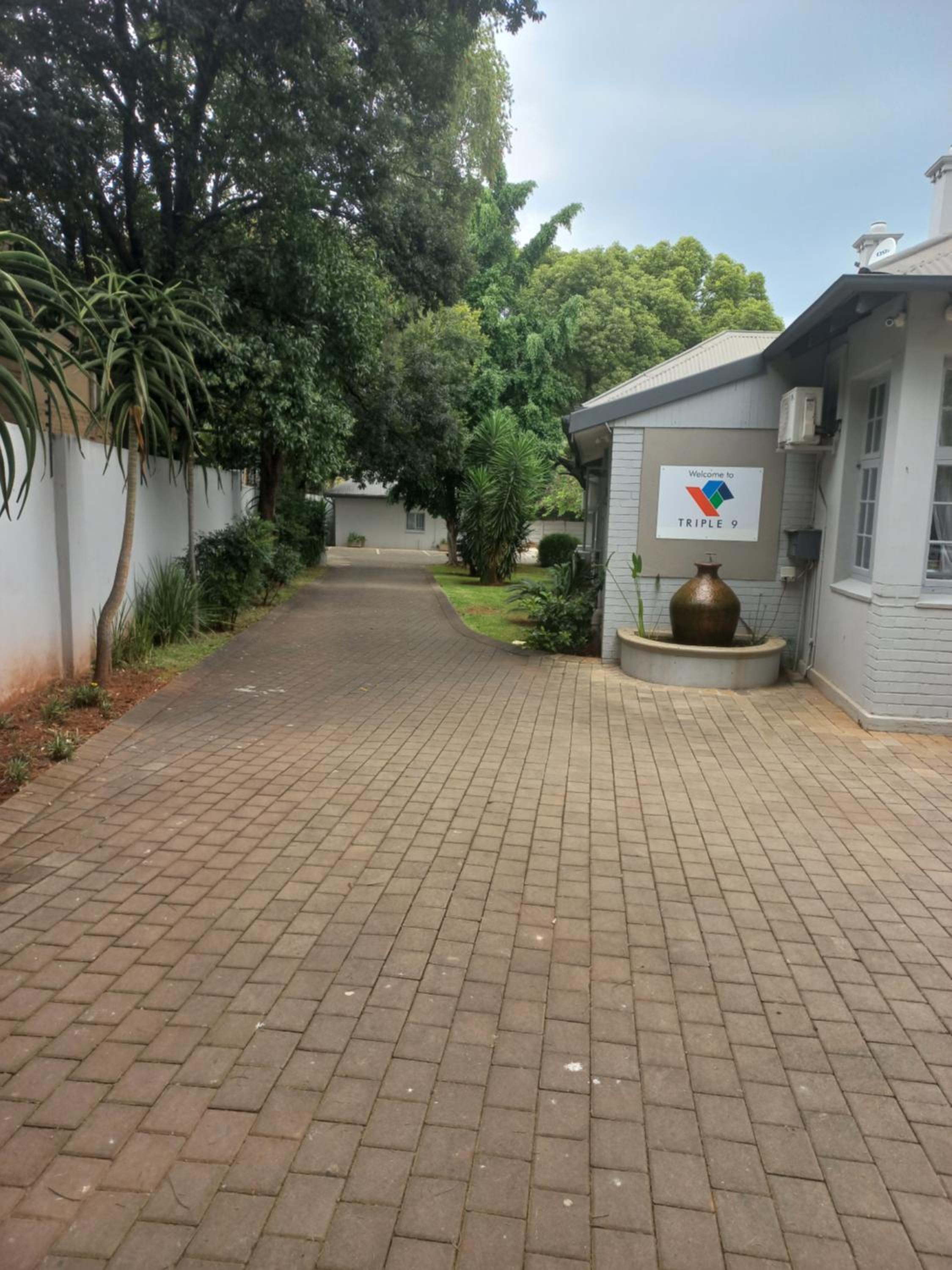Triple9 Hatfield Guesthouse 23/30