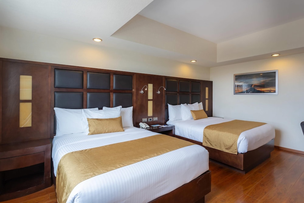 SUITE, 2 QUEEN BEDS