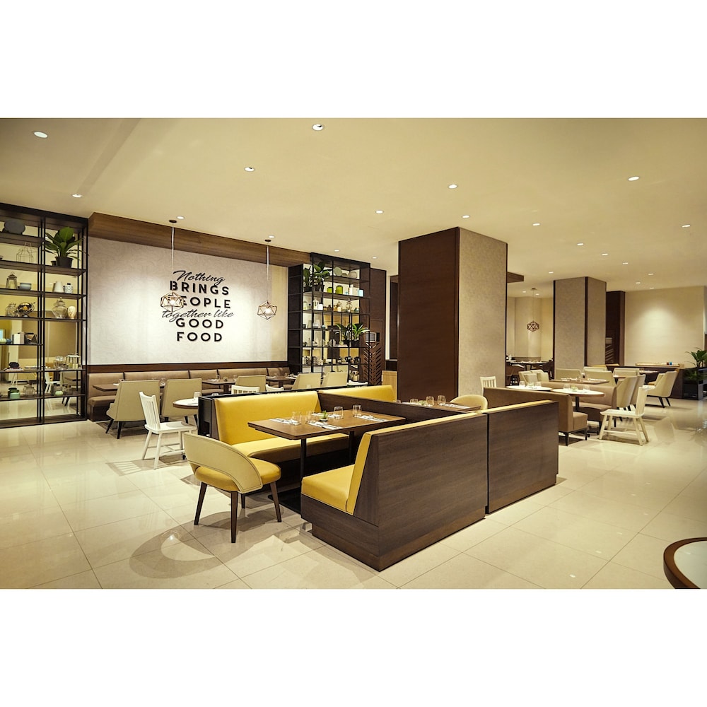 Summit Hotel Greenhills 35/61