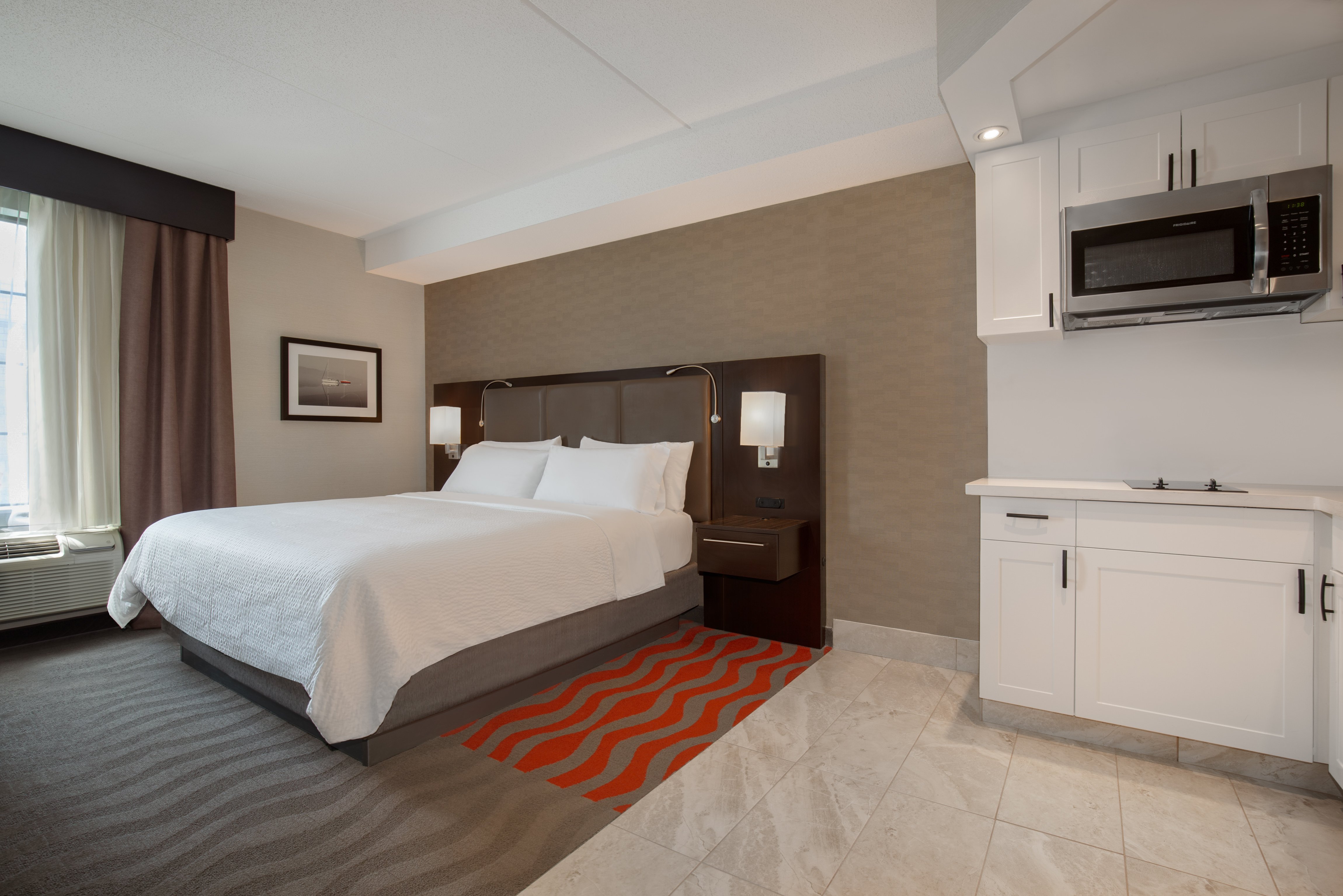 Holiday Inn Express Barrie 24/75