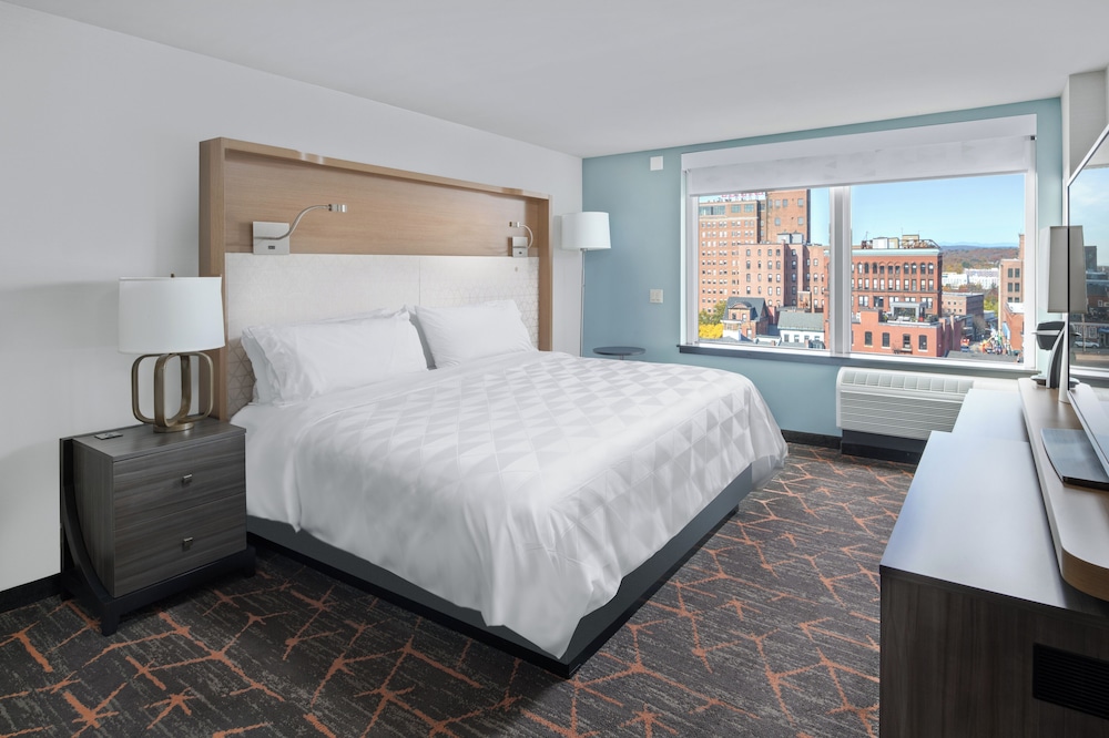 غرفة بسرير كوين لذوي الإعاقة