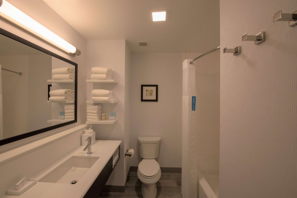 Hampton Inn and Suites Irvine Orange County Airport 14/52