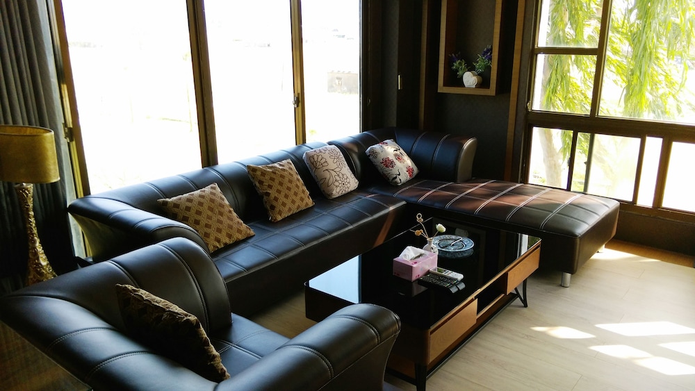 Jinsha Lake Side Hotel 23/49