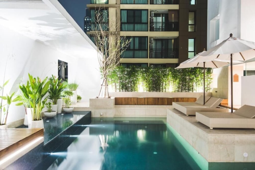 Two Three a Homely Hotel 45/68