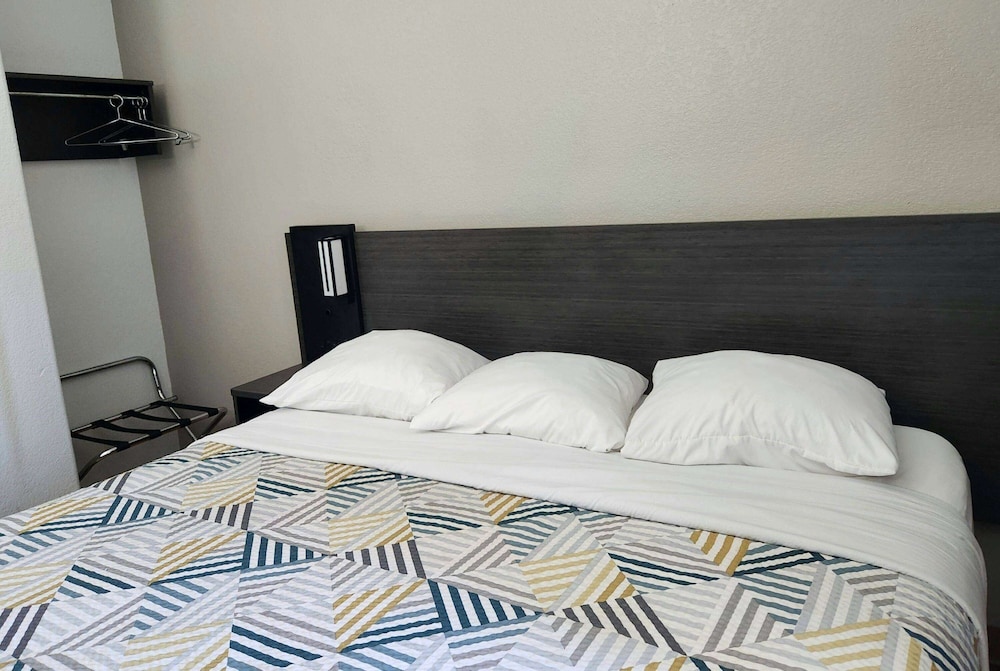 Motel6 San Antonio, TX - Airport photo2