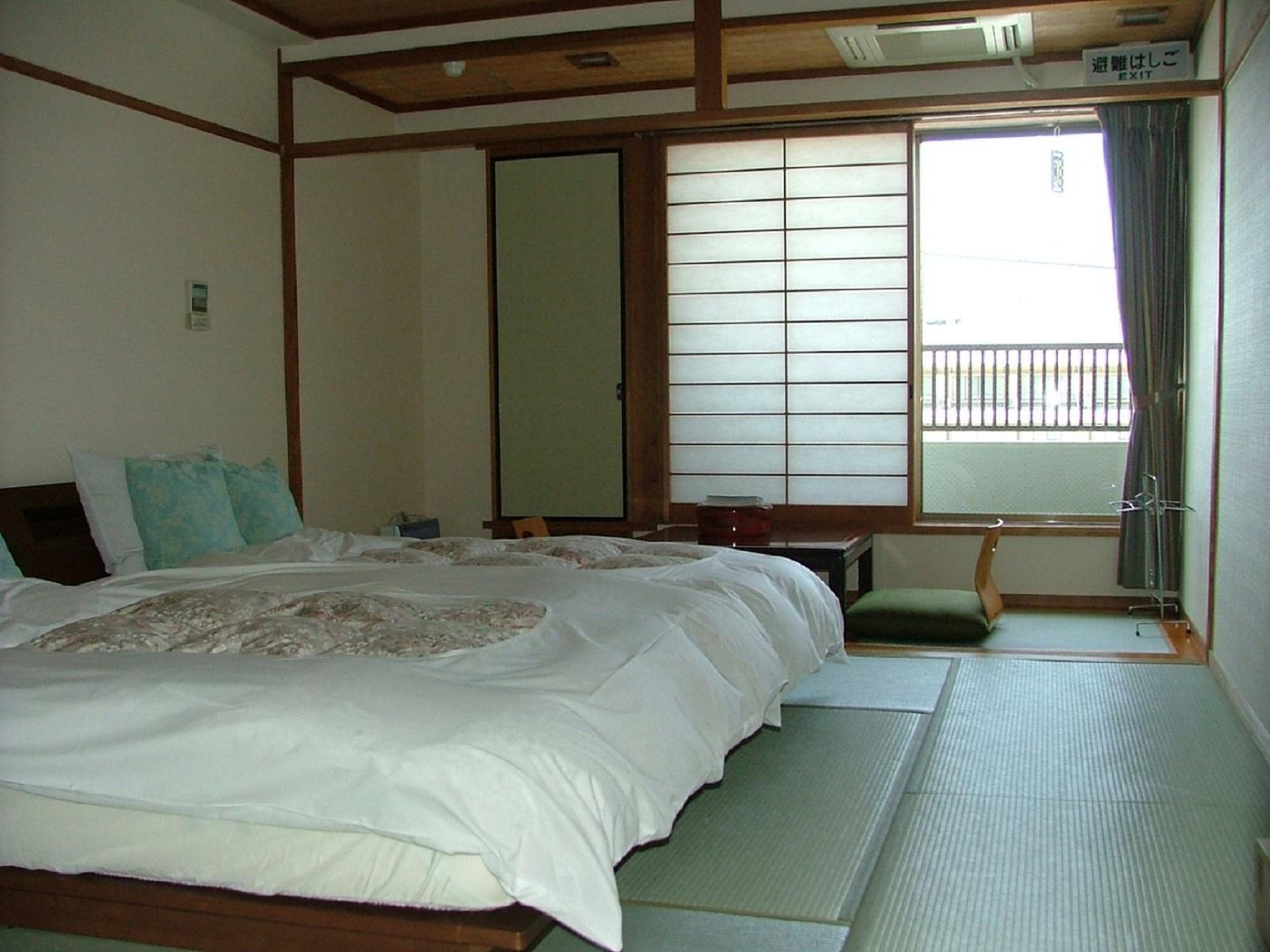 Semi Western, Style, Twin Beds, Main Building