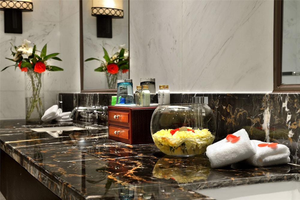 Crowne Plaza Yading 55/81