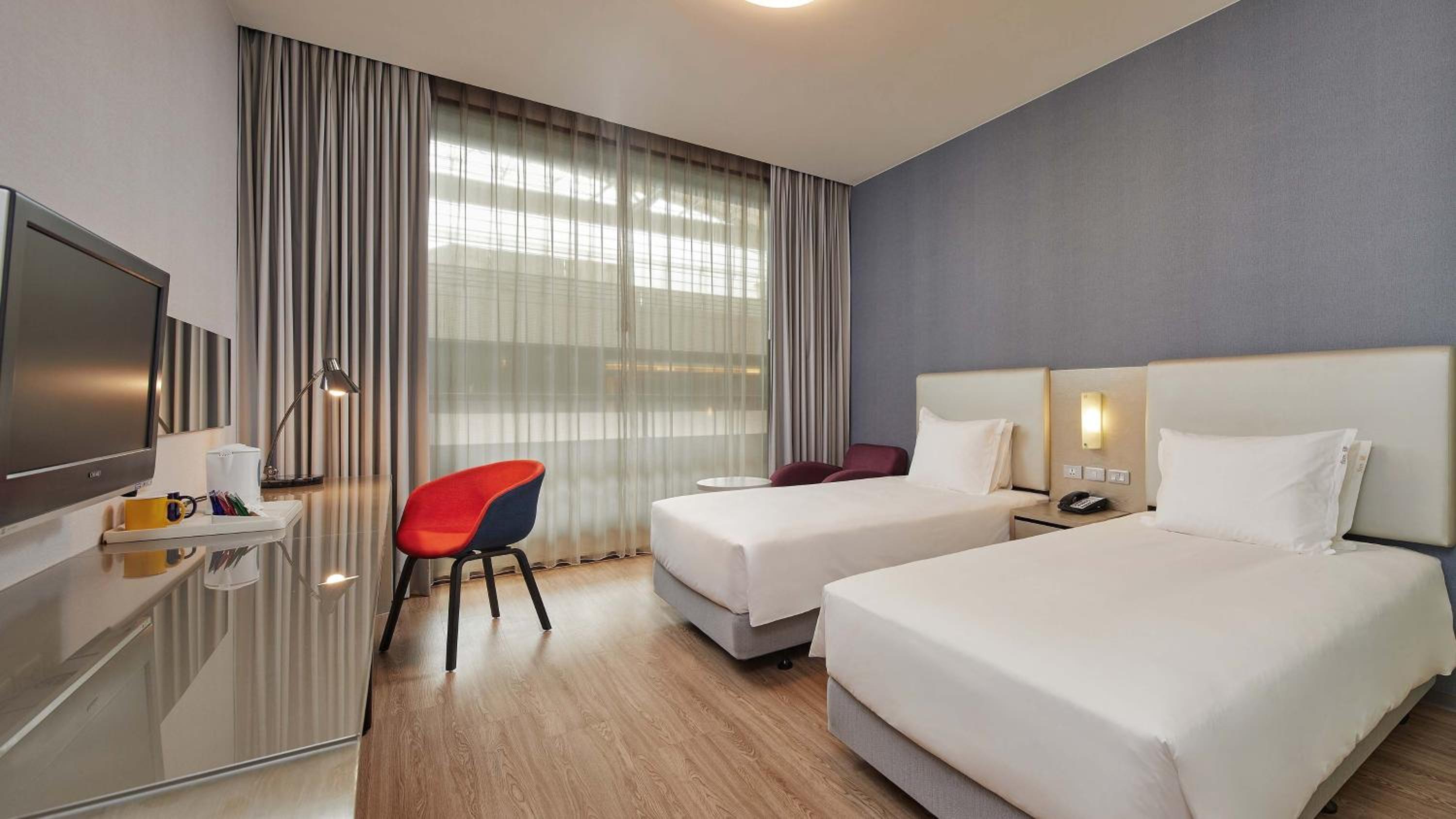 Room, Twin Beds, Atrium View