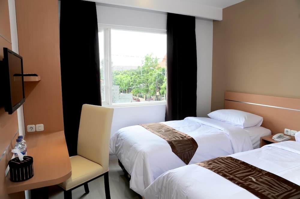 Nozz Hotel Semarang 12/25