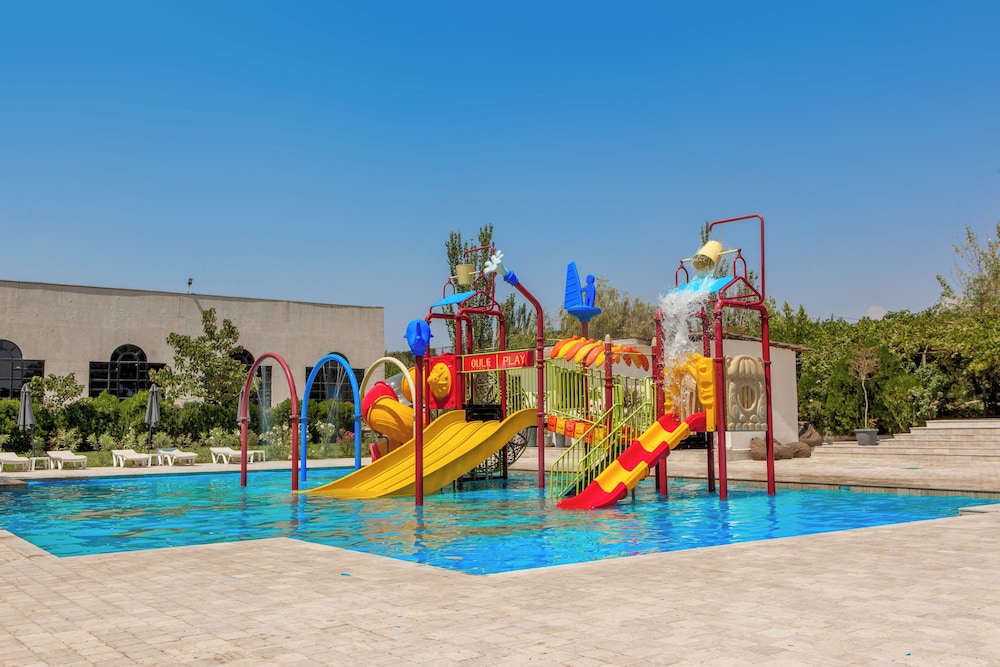 Cross Resort Yerevan 44/50