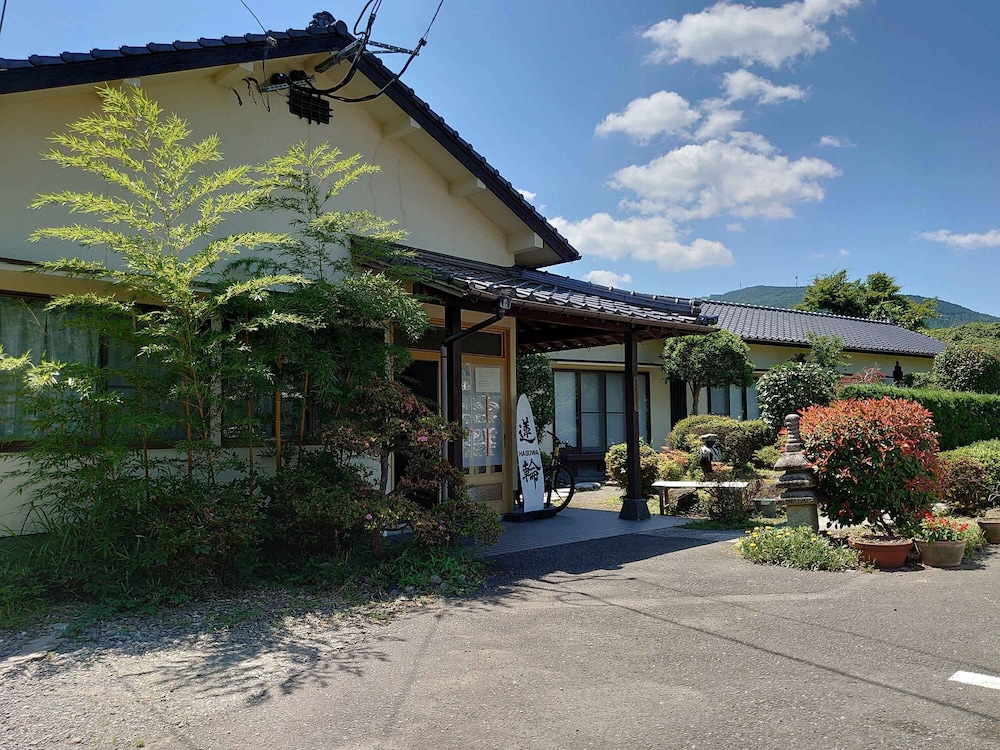 Hasuwa Inn 3/50