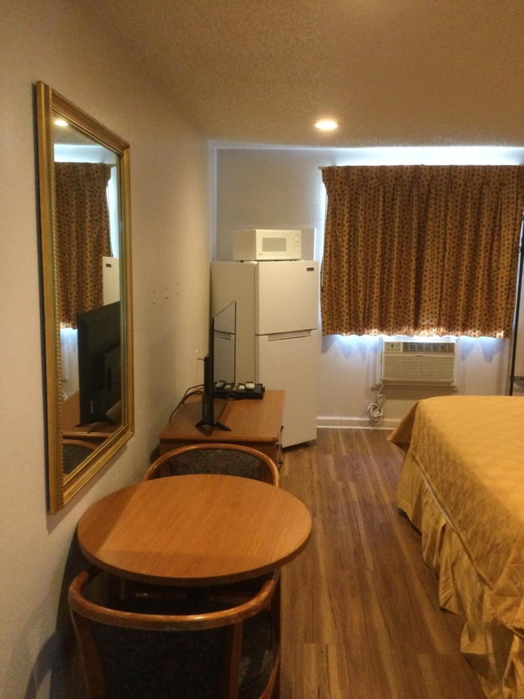 Americas Express Inn 11/22