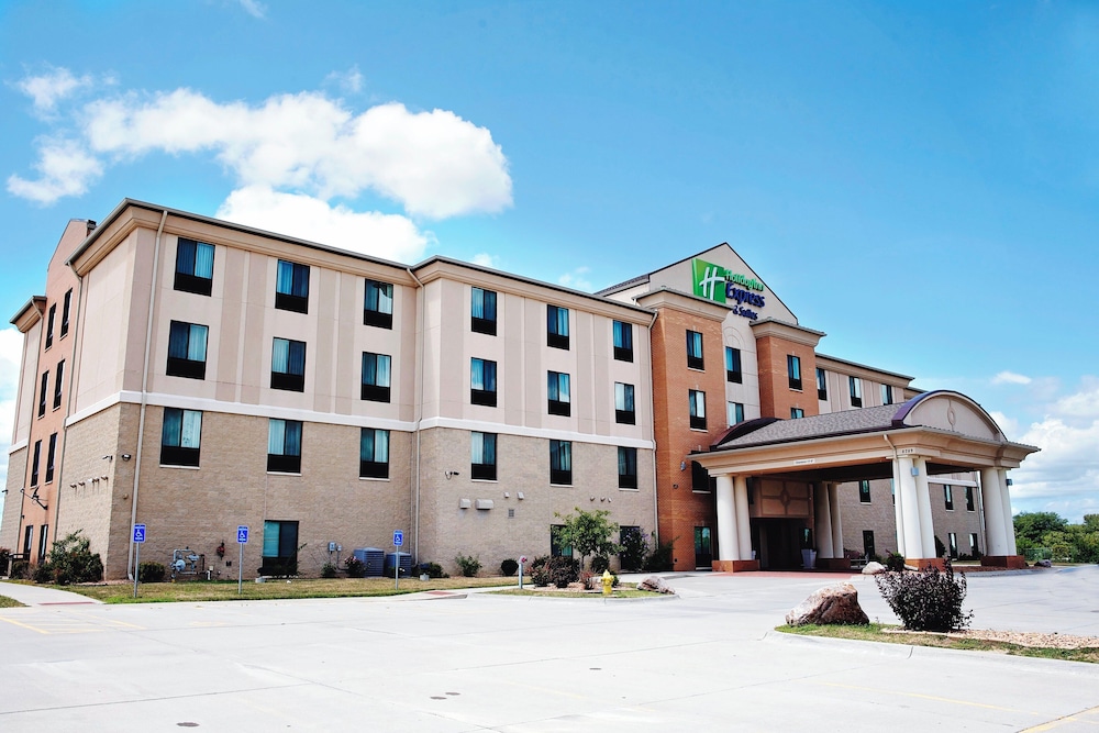Holiday Inn Express Suites Urbandale Des Moines 2/50