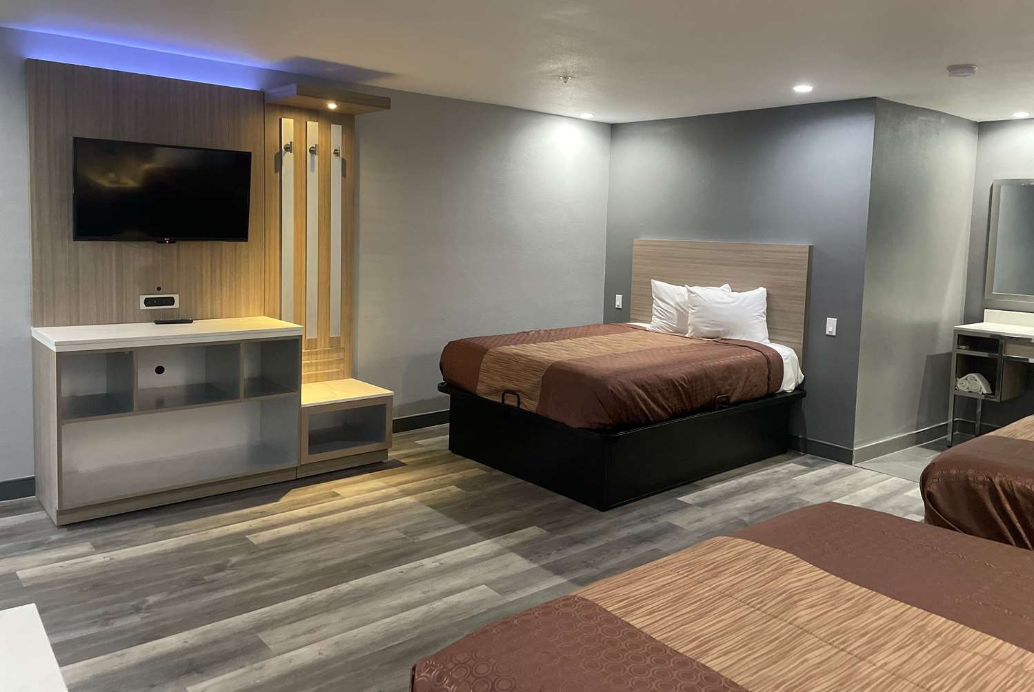 Travelodge by Wyndham Whittier 11/33