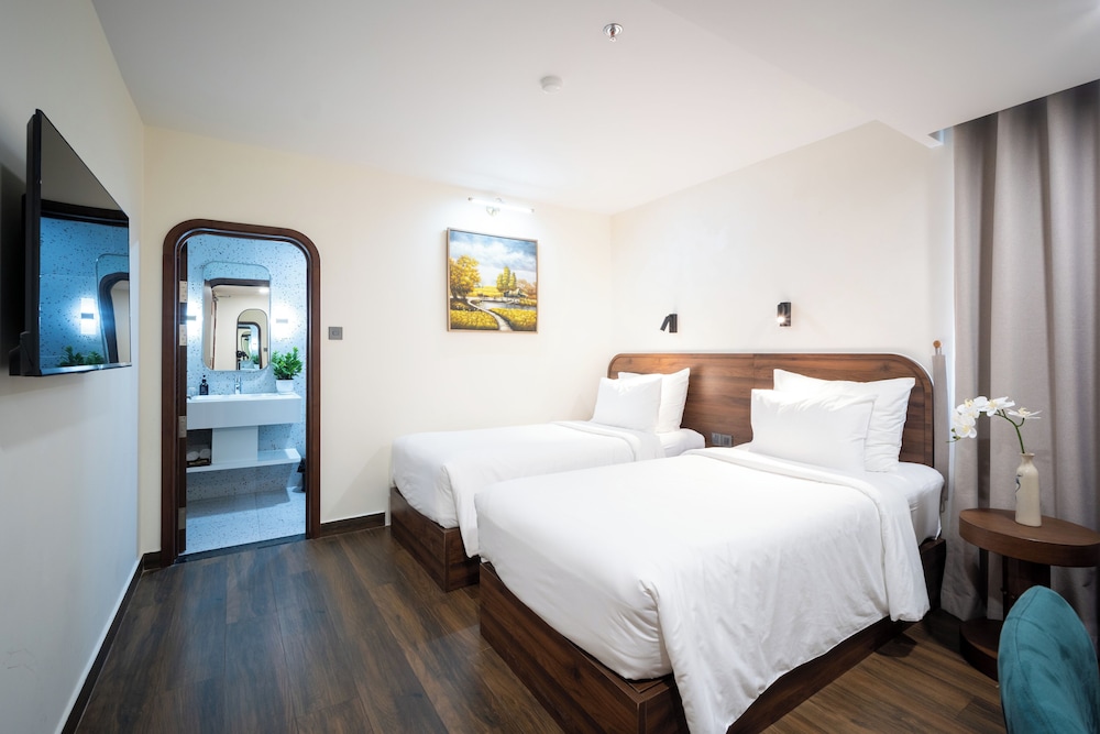 Room, Twin Beds, King Bed, No Window, Ground Floor
