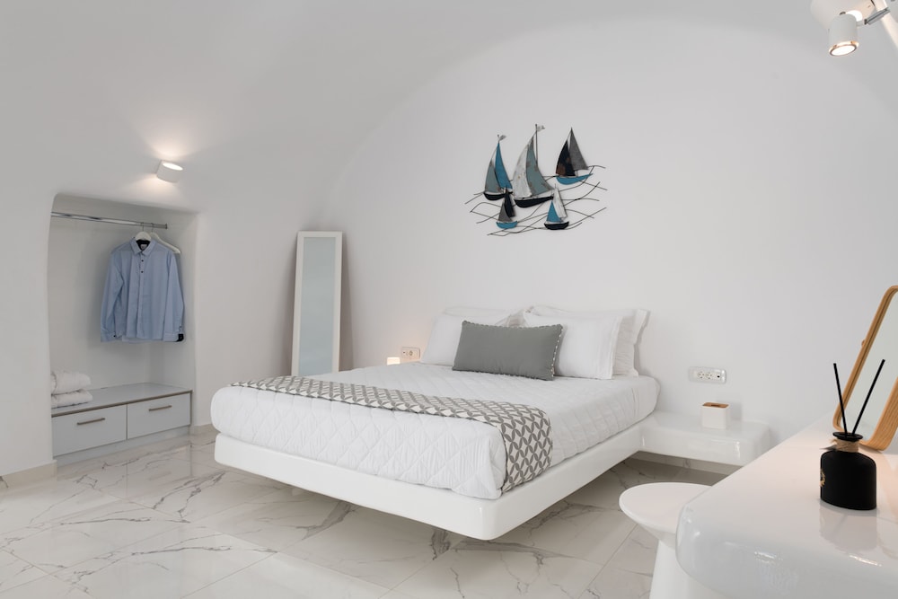 White Concept Caves - Adults Only 7/34