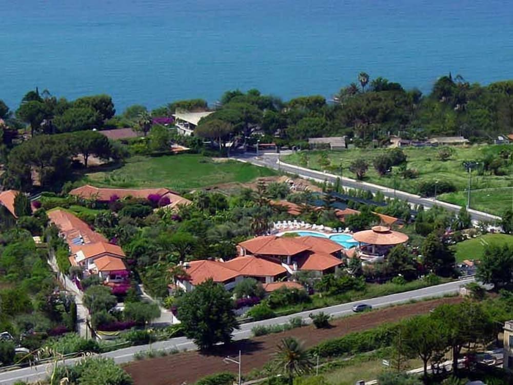 Villaggio La Pizzuta 47/49