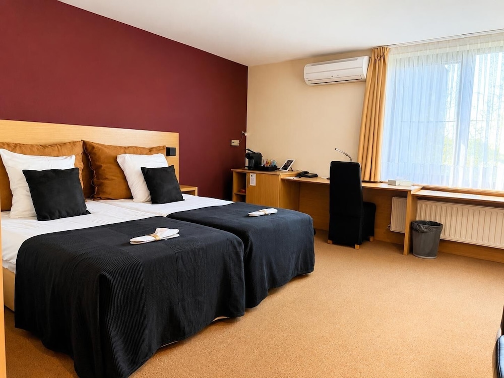 BEST WESTERN AXIS HOTEL 15/53
