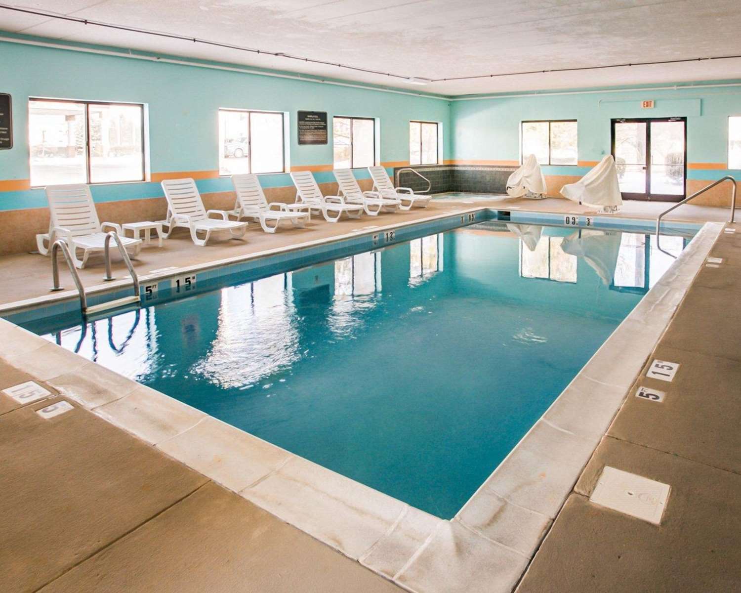 Comfort Suites Georgetown, KY 24/44