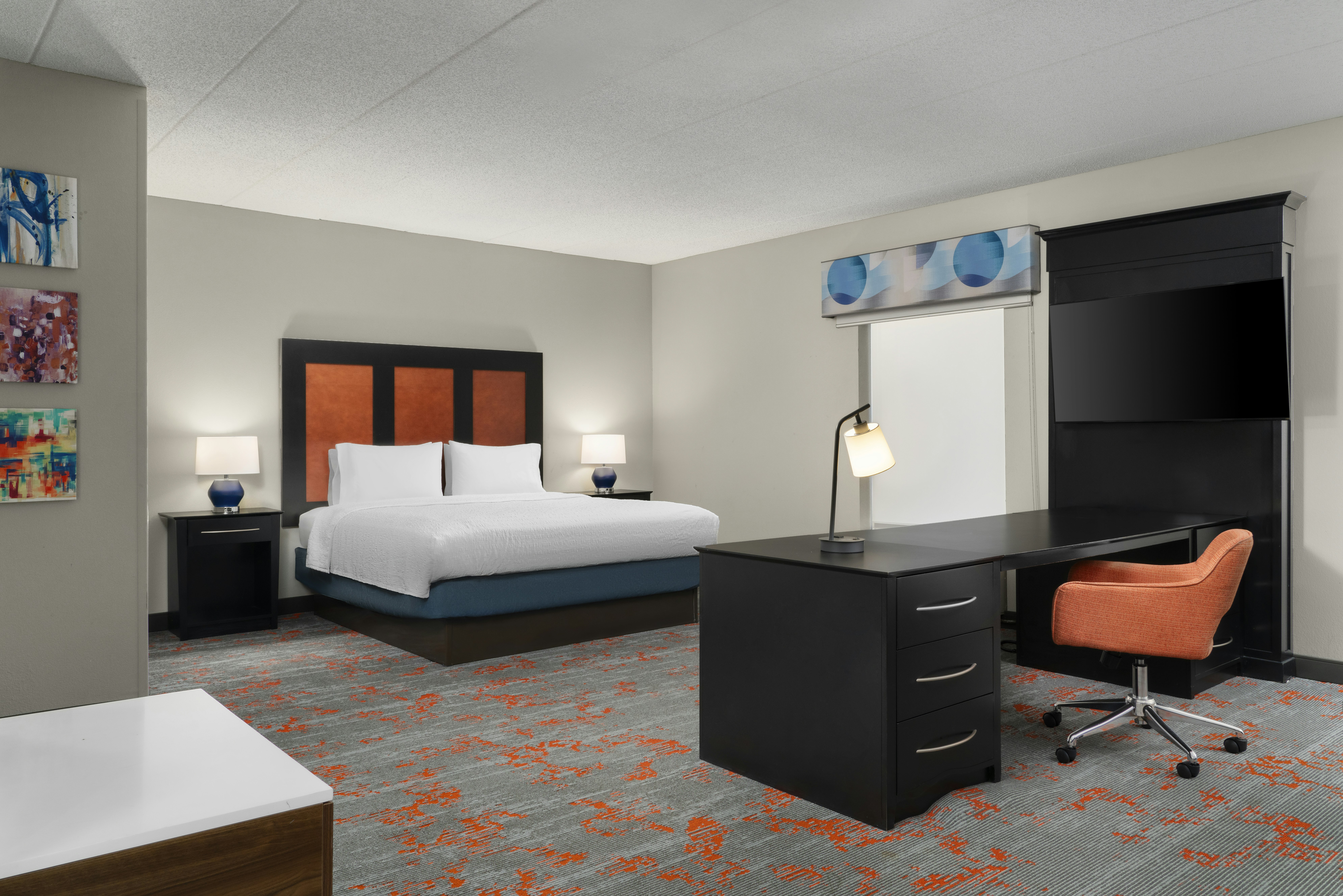 Studio, King Bed, Accessible
