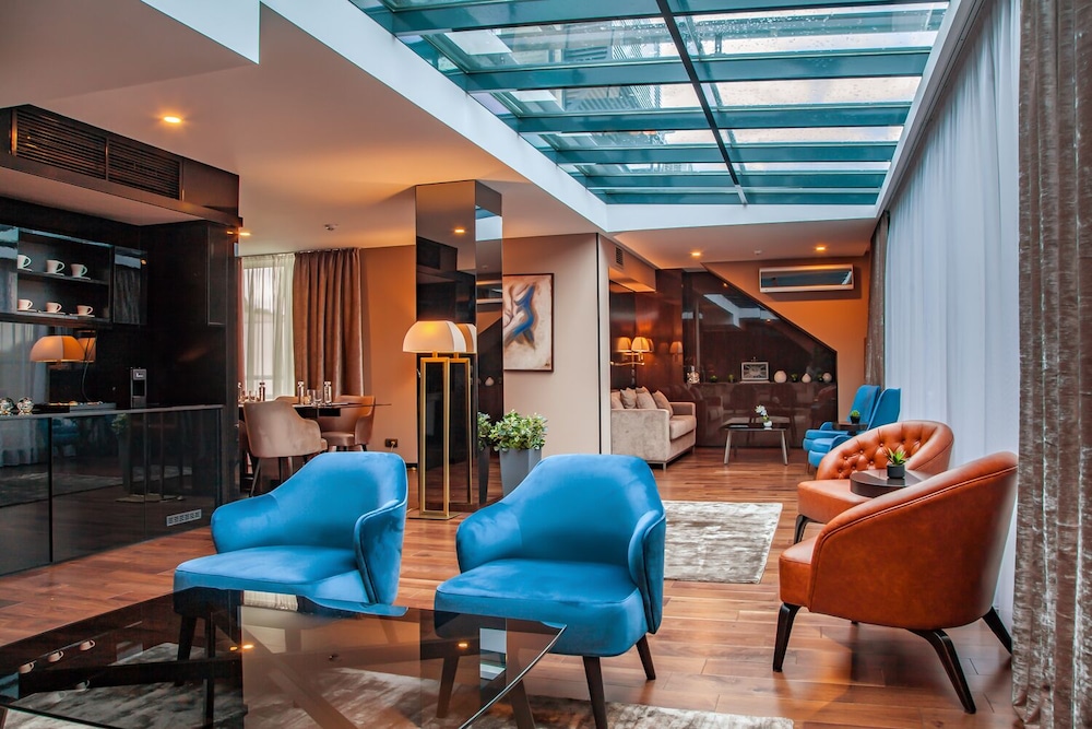 Saint Ten Hotel 49/83