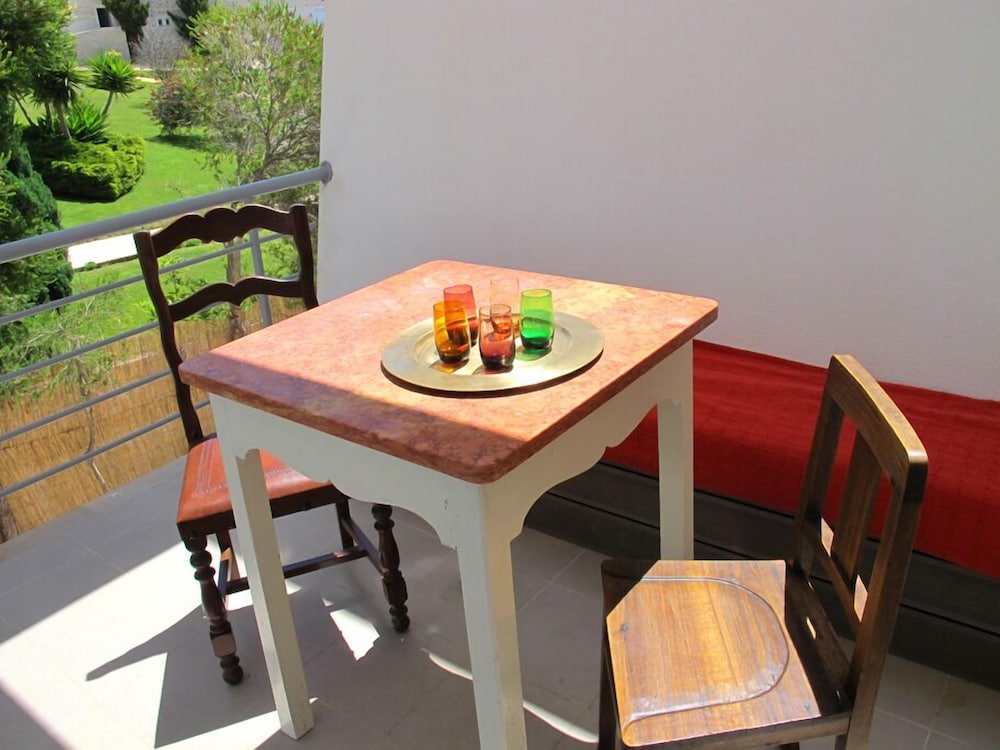 Ericeira Chill Hill Hostel & Private Rooms 38/50