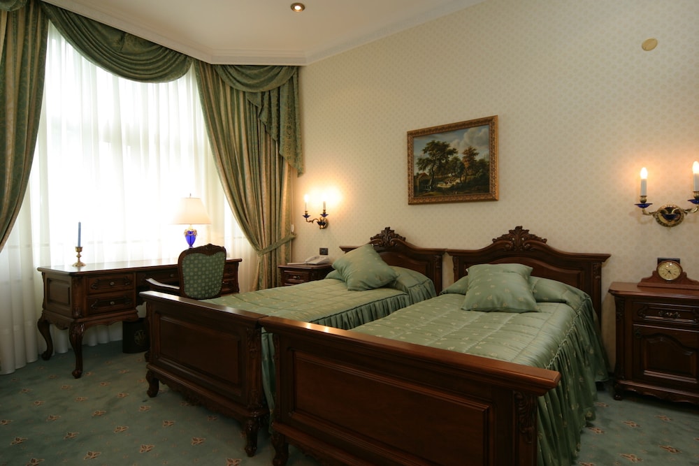 DELUXE, TWIN BEDS