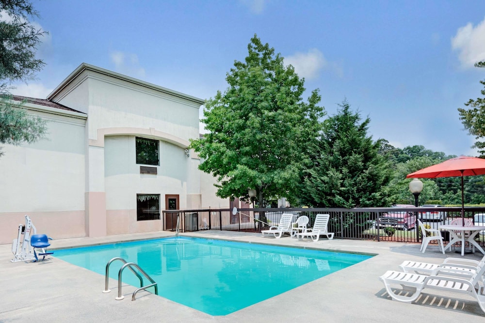 Days Inn By Wyndham Burlington East 6/31