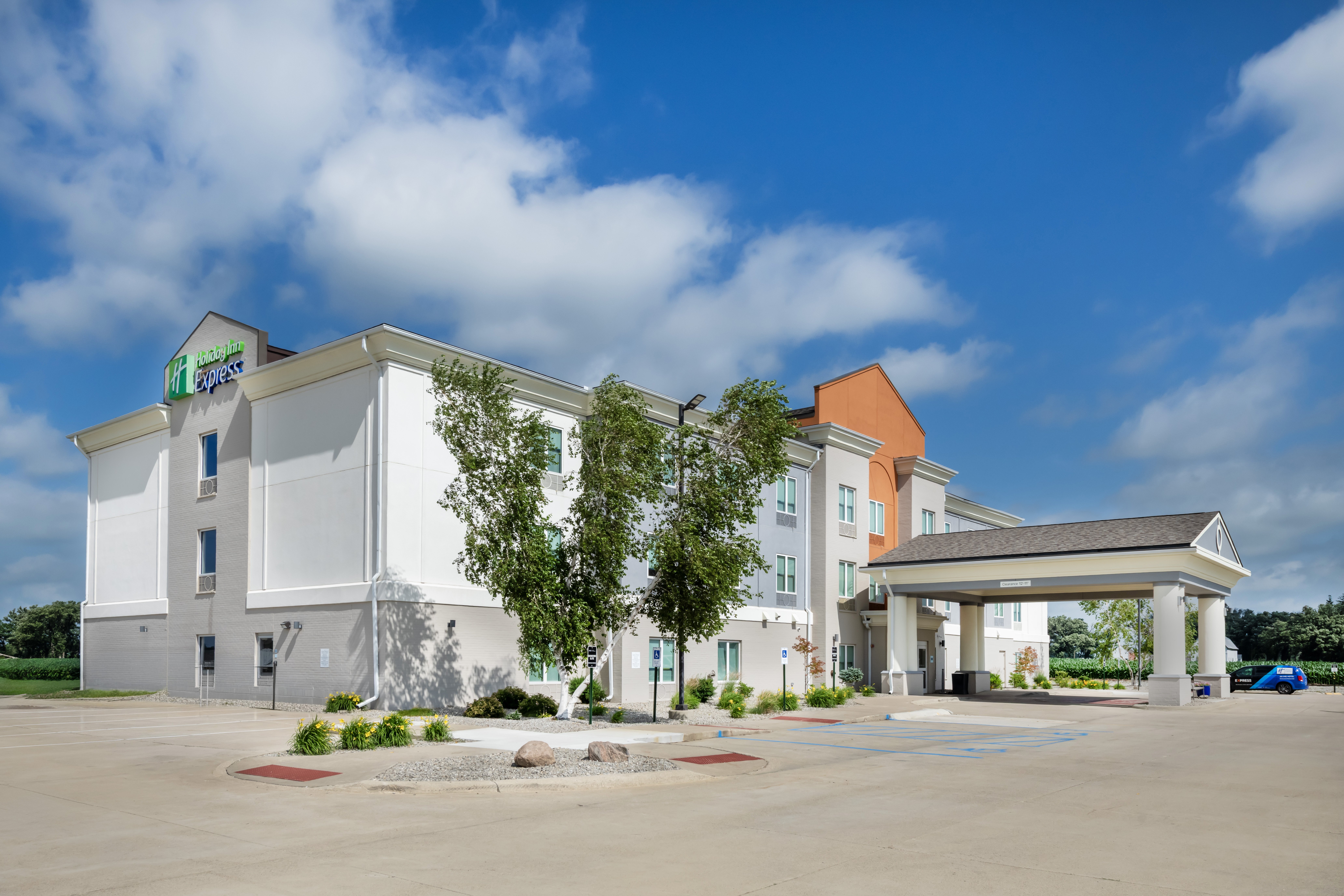 Holiday Inn Express Hotel & Suites Northwood 67/71