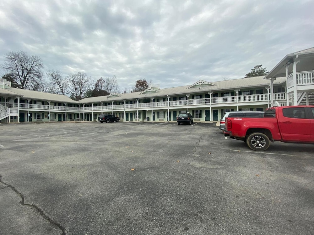 Key West Inn Cookeville 19/27