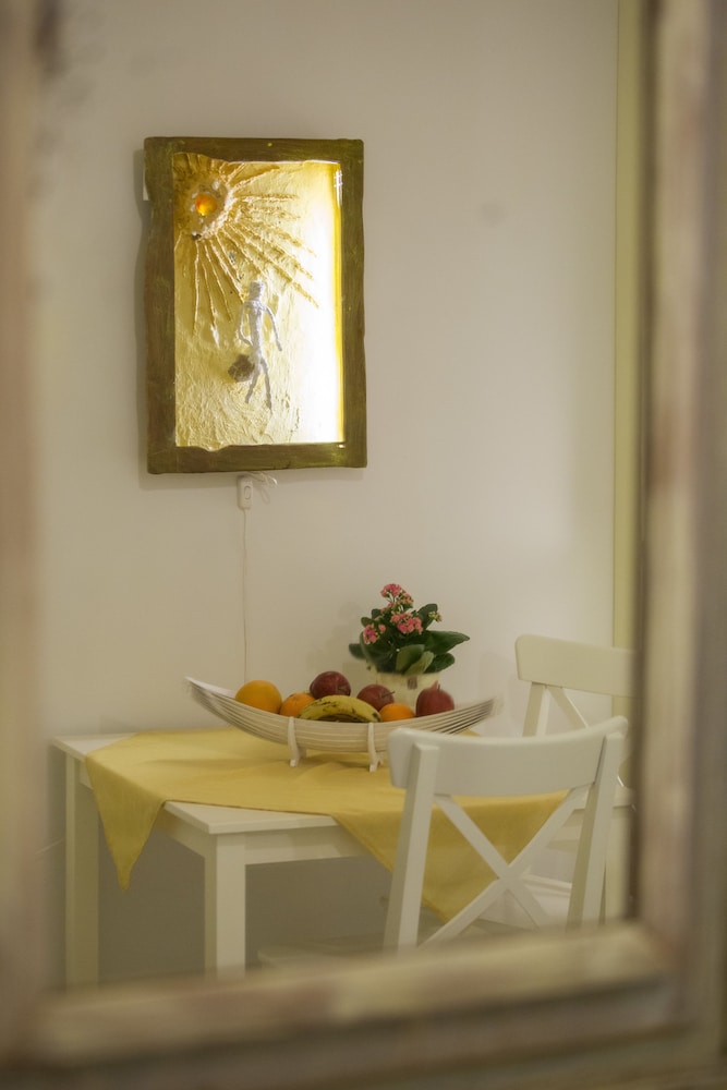 Efchi Suites 1904 7/39
