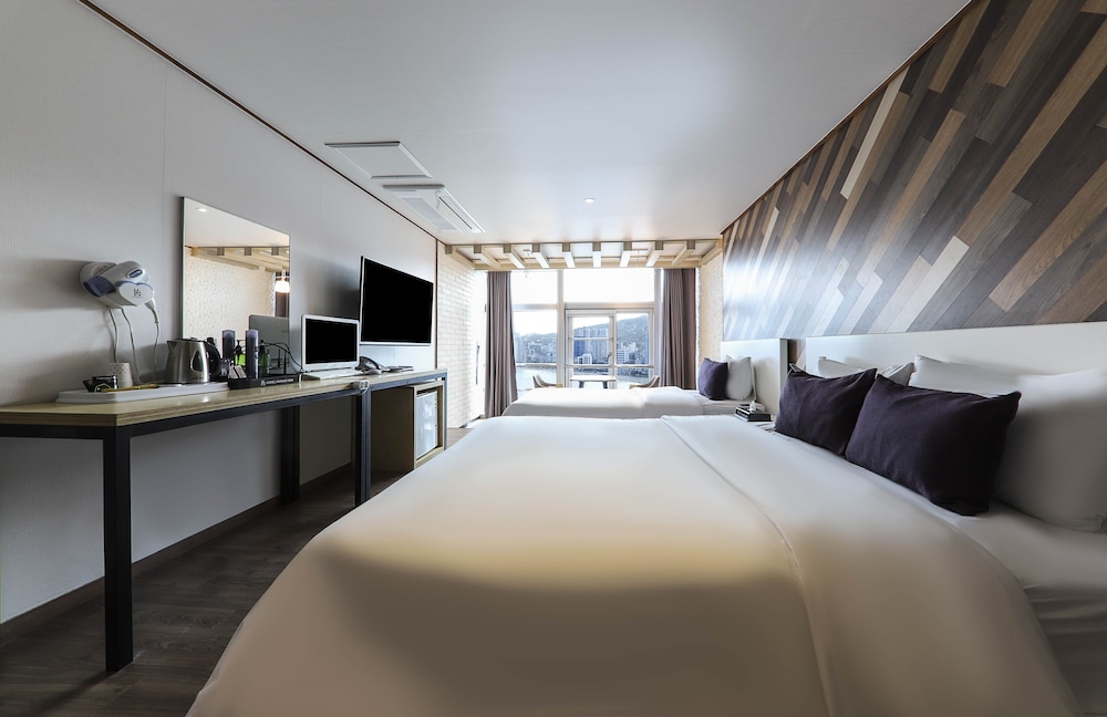 The Marine View Hotel 16/50