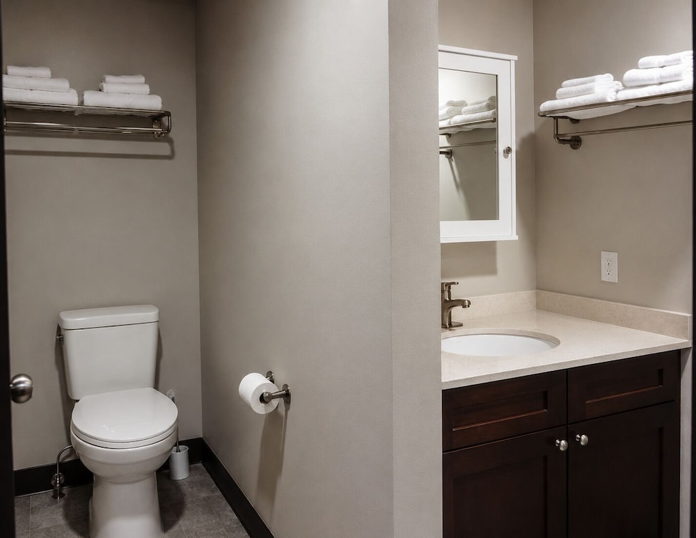Homestead Inn & Suites 34/44