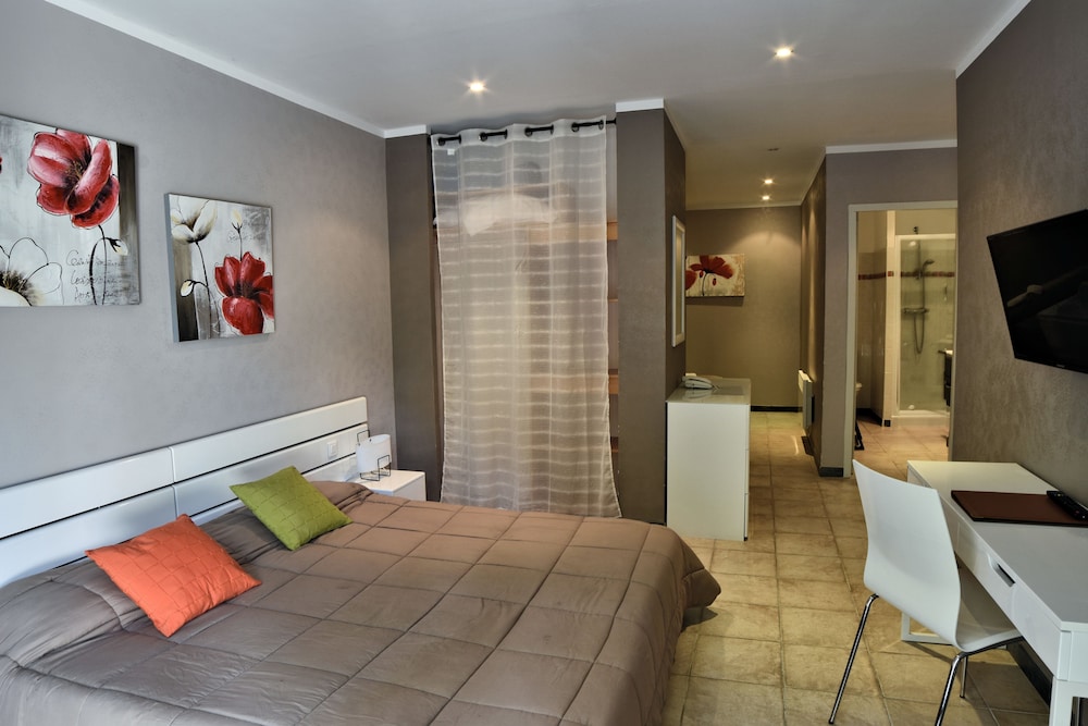 HOTEL DES DEUX SORRU 24/63