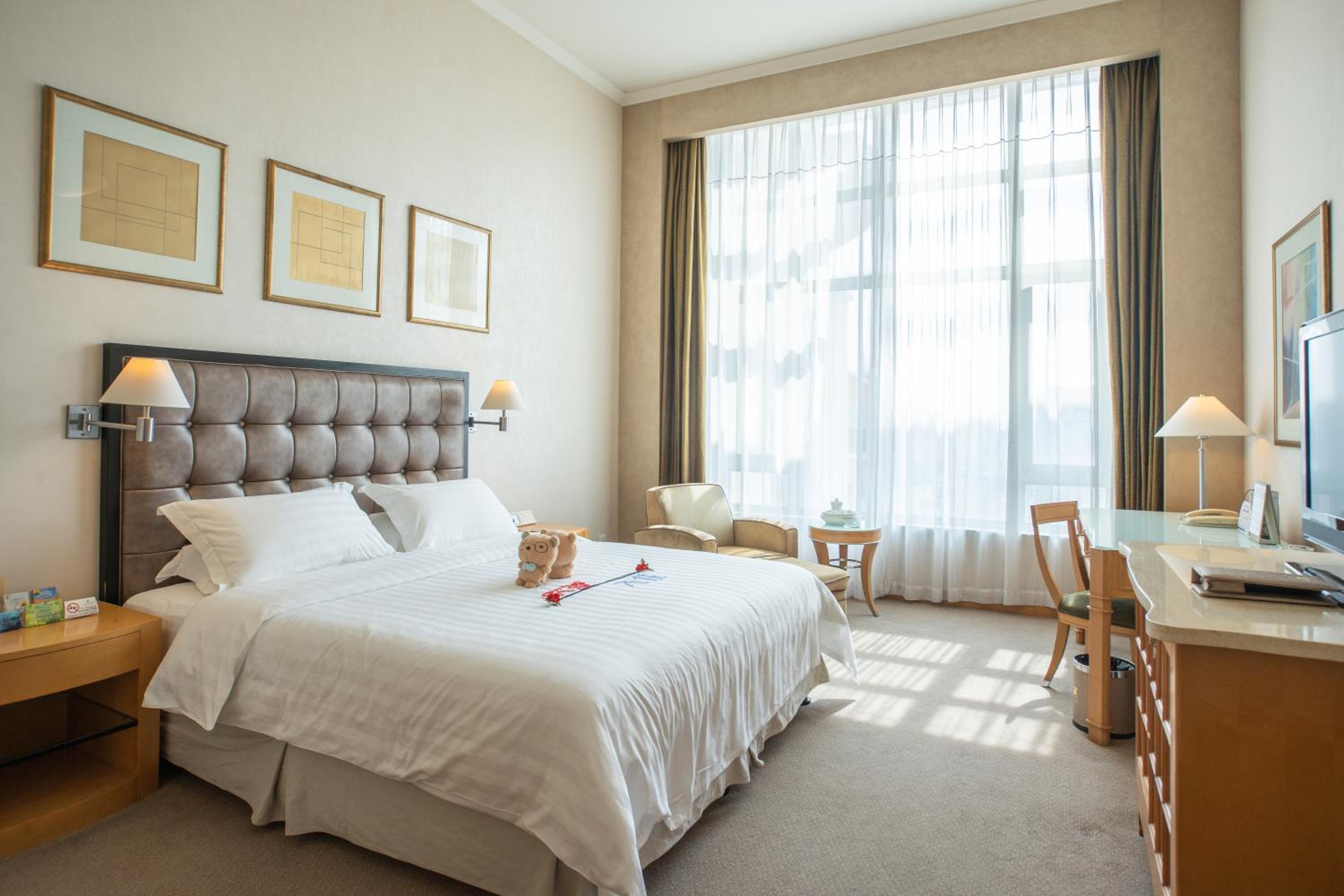 Deluxe, King Bed