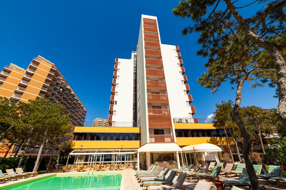 American Hotel 28/38