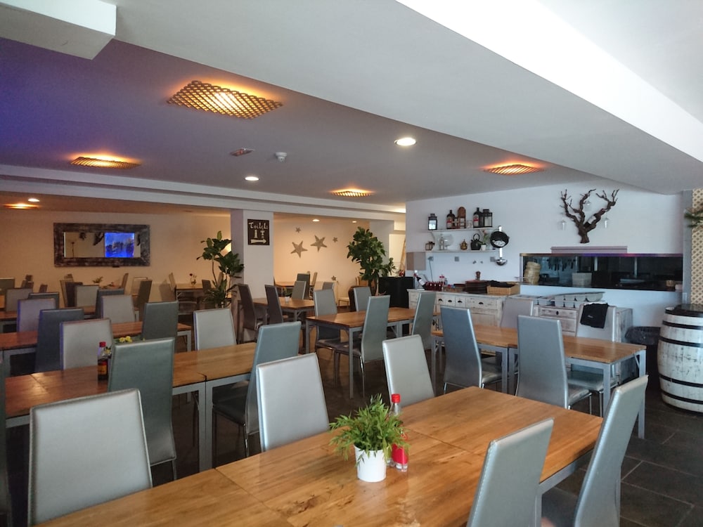 Olimpiades Aparthotel 49/66