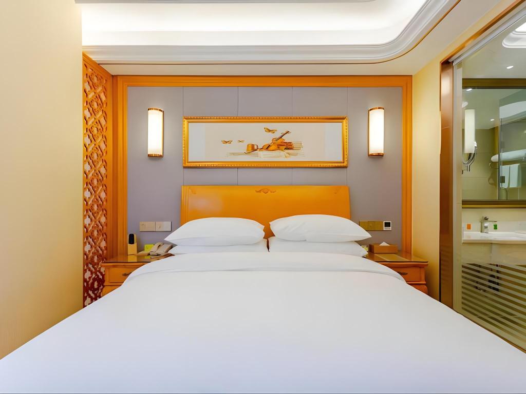 Vienna International Hotel (Kunming New Luosiwan, Vanke Charming City, Guangwei Metro Station) 24/52