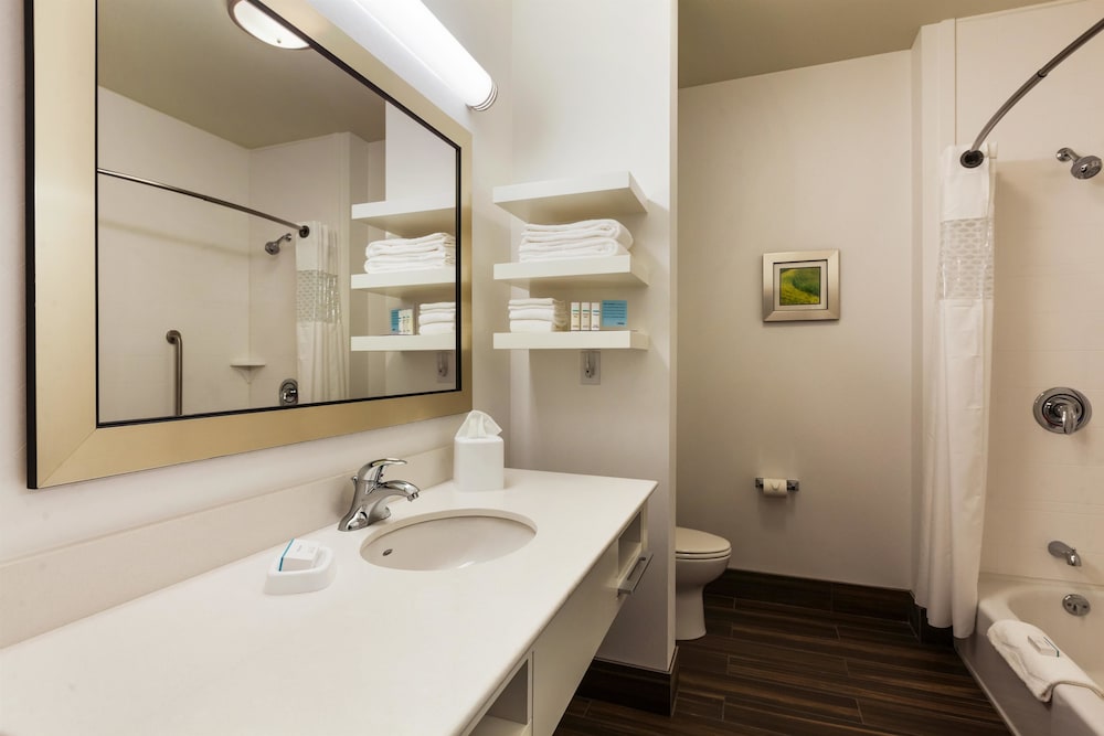 Hampton Inn & Suites Portland/Hillsboro-Evergreen Park 16/46