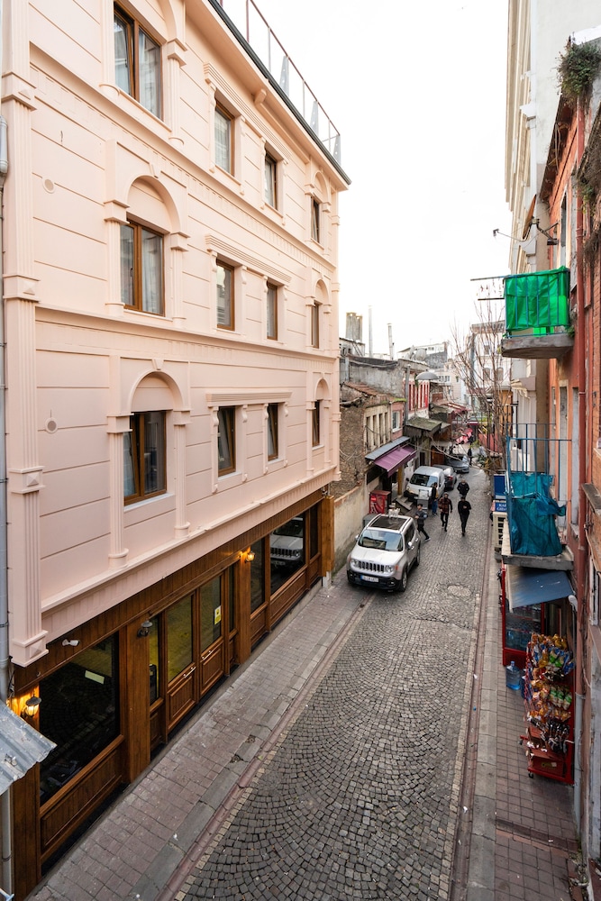 Castillo Rojo Hotel Istanbul 46/53