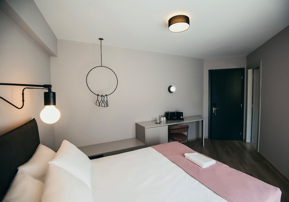 BED in Athens 11/48