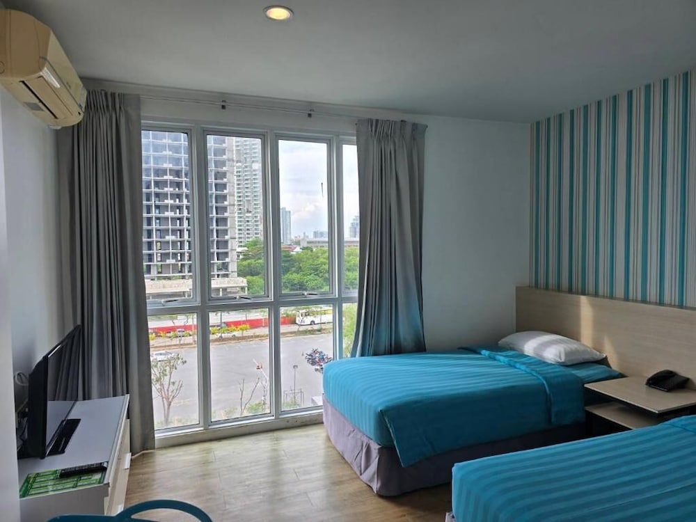 Sunday Beachfront View Jomtien Pattaya 31/70