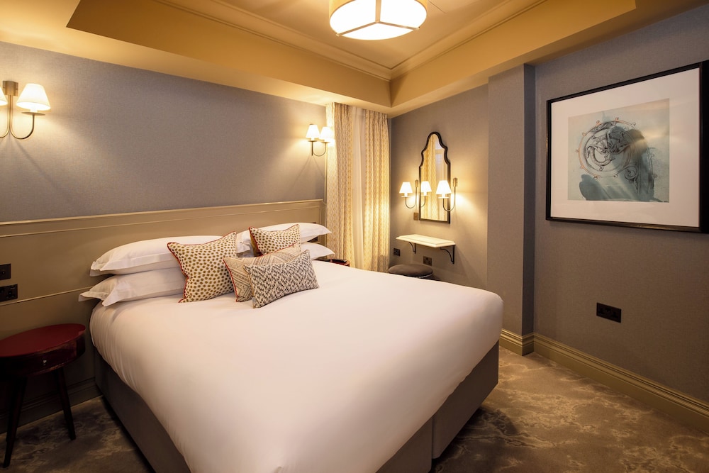 HYDE PARK, SUITE