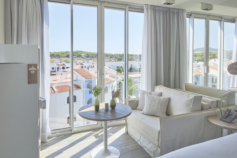 ME Ibiza - The Leading Hotels of The World 48/80