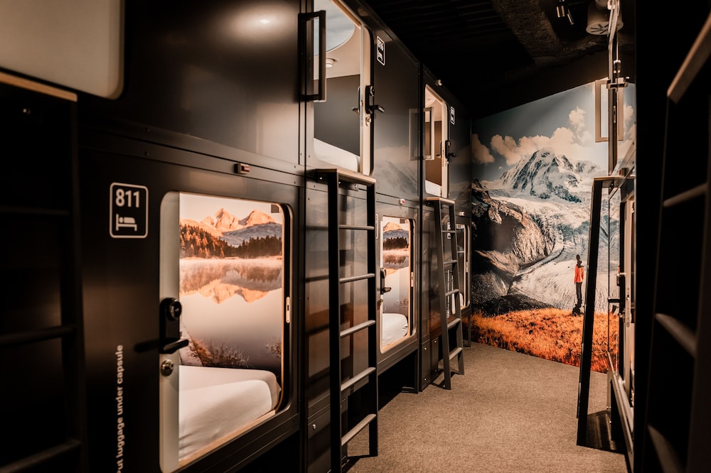 Capsule Hotel - Alpine Garden Zurich Airport 7/37