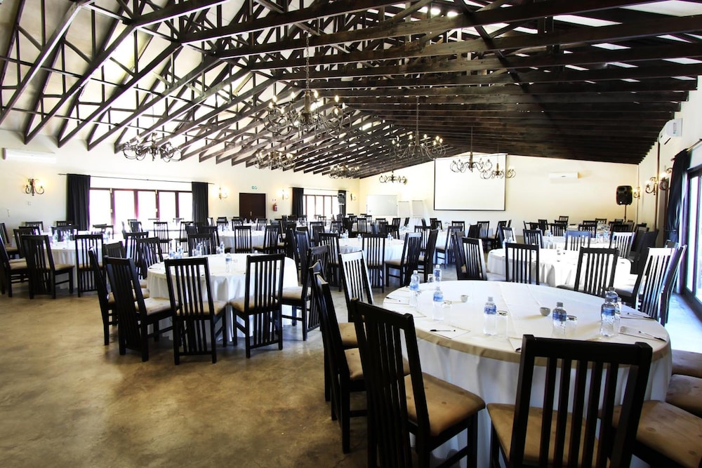 Accolades Boutique Venue 29/49