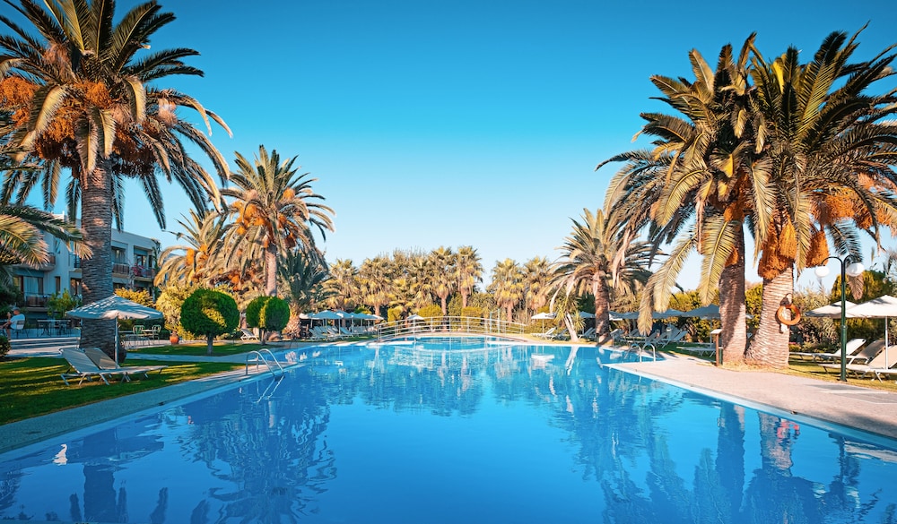 May Beach Hotel 42/43