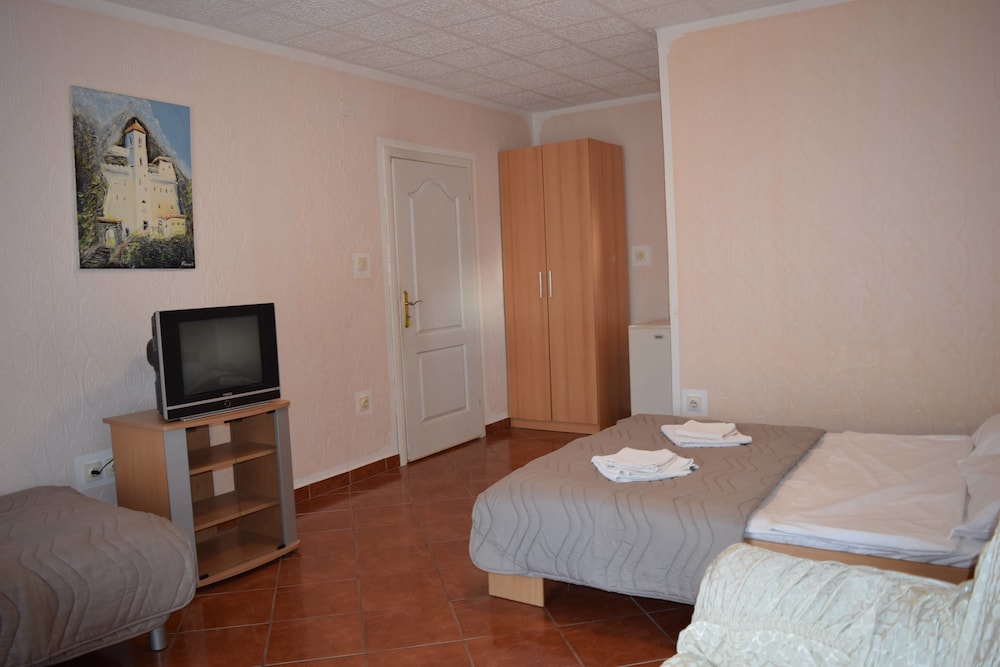 Martinovic Rooms 19/41