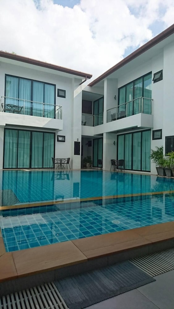Good Day Phuket 10/71